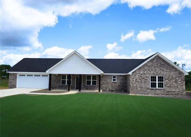 Property at 525 Northwood Dr, Centre, AL 35960, 3 beds, 2 baths