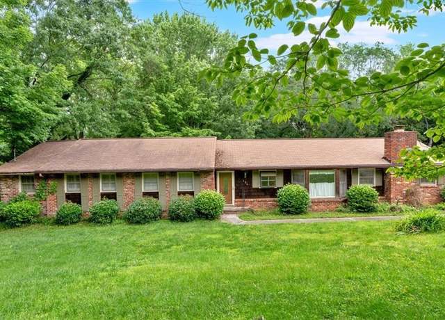Property at 124 Chaseland Rd, Atlanta, GA 30328, 3 beds, 3 baths