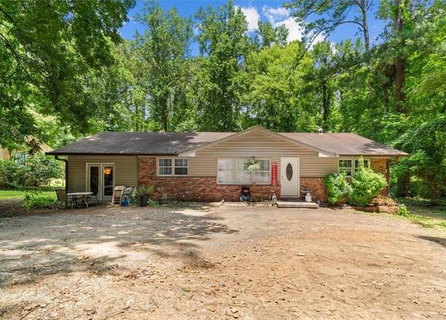 Property at 1122 Ridgeleigh Cir, Dalton, GA 30720, 4 beds, 1 bath