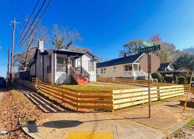 Property at 1074 Hobson St SW, Atlanta, GA 30310, 3 beds, 2 baths