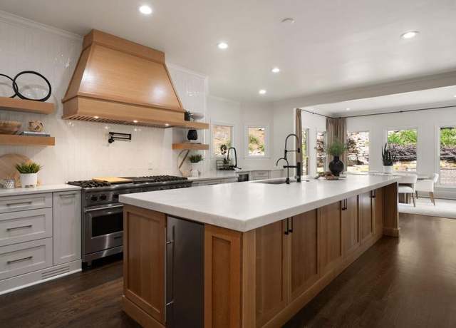 Property at 133 Bordeaux Way, Braselton, GA 30517, 6 beds, 6 baths