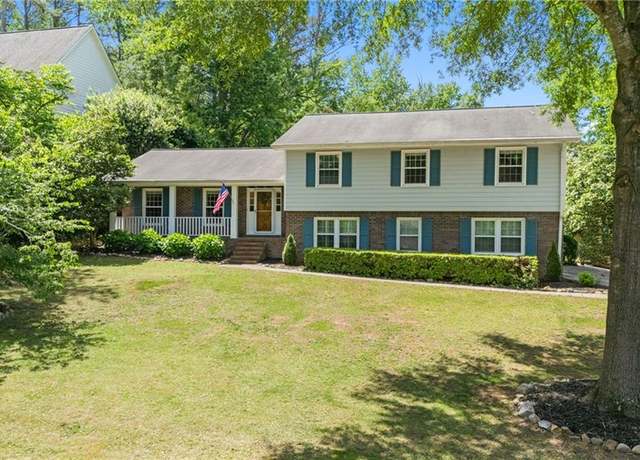 Property at 4842 Mcpherson Dr NE, Roswell, GA 30075, 4 beds, 2.5 baths