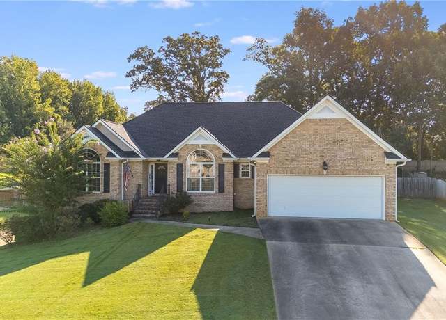 Property at 46 Ridge Brooke Dr, Douglasville, GA 30134, 3 beds, 2 baths