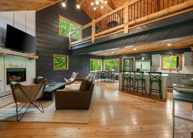Property at 149 Happy Hollow Ln, Mineral Bluff, GA 30559, 3 beds, 3 baths