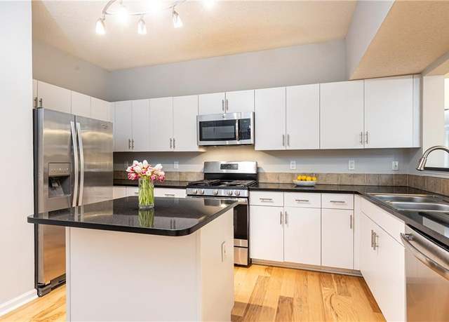 Property at 220 Renaissance Pkwy NE #1105, Atlanta, GA 30308, 2 beds, 2 baths