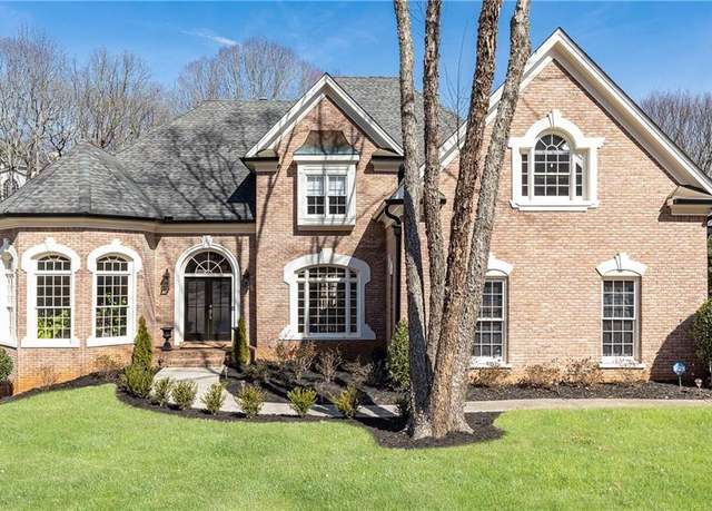 Property at 9360 Nesbit Lakes Dr, Alpharetta, GA 30022, 6 beds, 5 baths