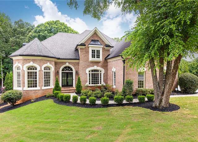 Property at 9360 Nesbit Lakes Dr, Alpharetta, GA 30022, 6 beds, 5 baths
