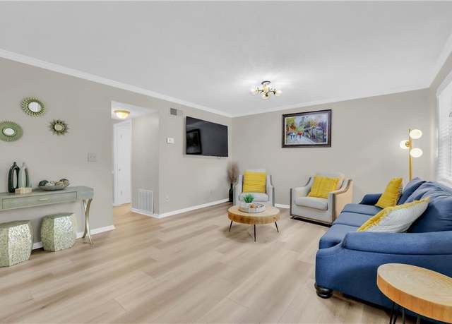 Property at 6900 Roswell Rd Unit E2, Atlanta, GA 30328, 3 beds, 2.5 baths