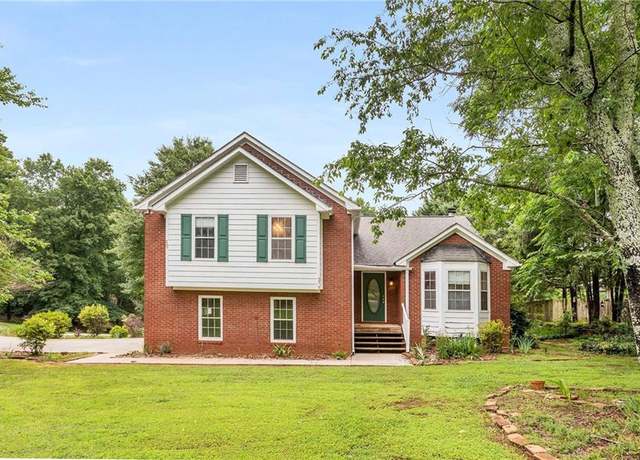 Property at 524 Stephens Point Dr SE, Lawrenceville, GA 30045, 3 beds, 2 baths