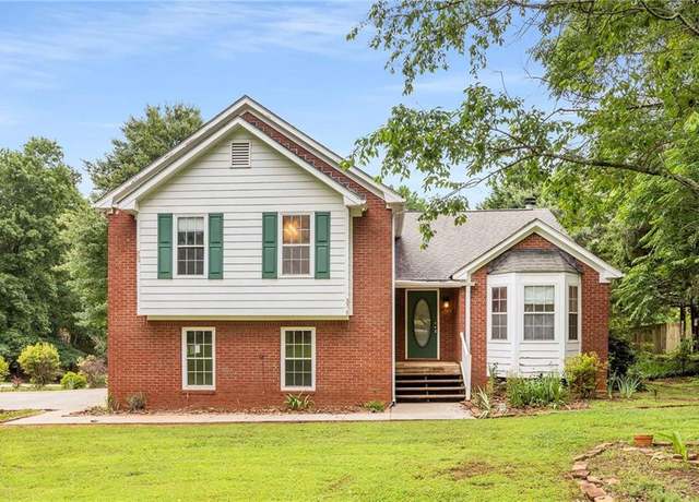 Property at 524 Stephens Point Dr SE, Lawrenceville, GA 30045, 3 beds, 2 baths