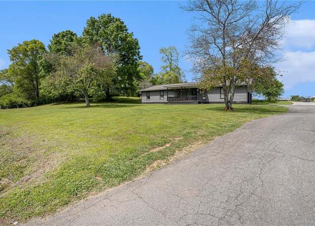 Property at 751 Liberty Rd SW, Calhoun, GA 30701, 3 beds, 2 baths