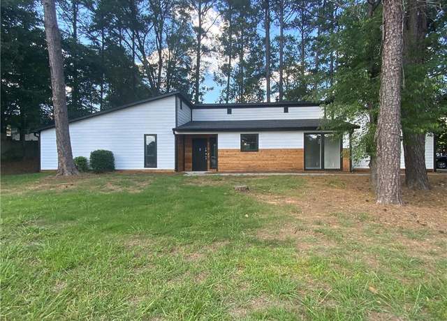 Property at 51 Holt Rd NE, Marietta, GA 30068, 4 beds, 3 baths