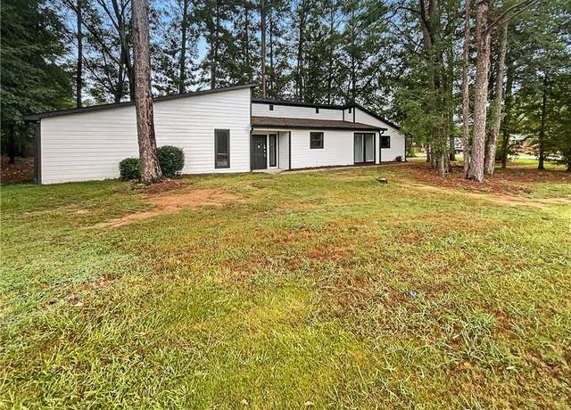 Property at 51 Holt Rd NE, Marietta, GA 30068, 4 beds, 3 baths