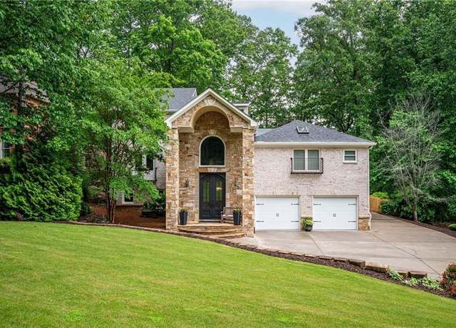 Property at 3290 Coachmans Way NE, Roswell, GA 30075, 4 beds, 3.5 baths