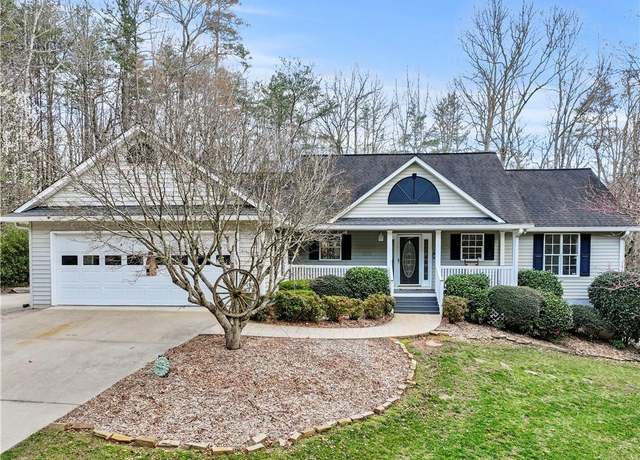 Property at 71 Parks Pl, Dahlonega, GA 30533, 3 beds, 2 baths