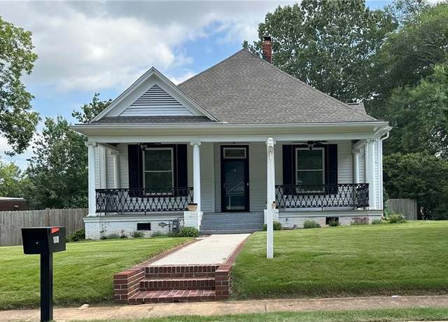Property at 1808 Cambridge Ave, College Park, GA 30337, 3 beds, 2 baths