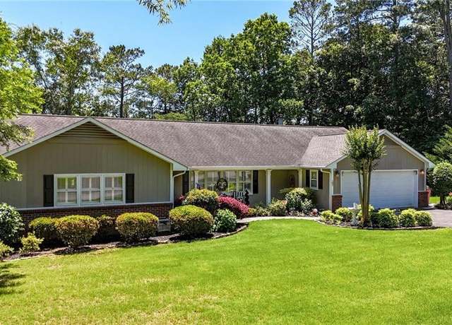 Property at 103 Mims Dr, Calhoun, GA 30701, 4 beds, 3 baths
