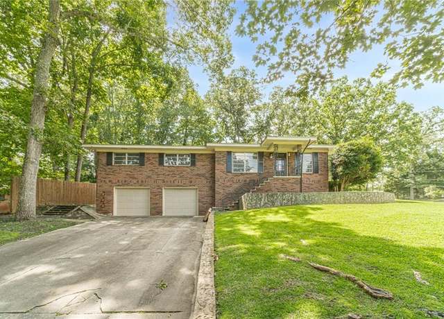Property at 397 Hollywood Cir, Gainesville, GA 30501, 3 beds, 2.5 baths