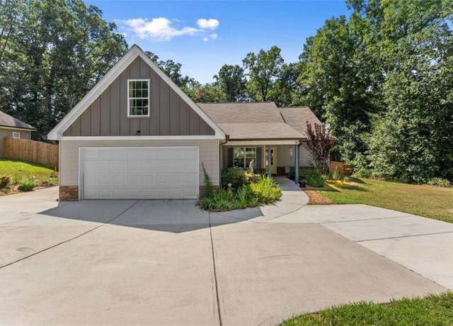 Property at 105 W E King Rd, Commerce, GA 30529, 3 beds, 2 baths