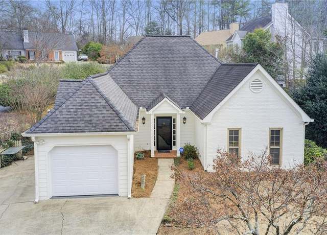 Property at 620 Oakledge Dr NW, Marietta, GA 30060, 2 beds, 2 baths