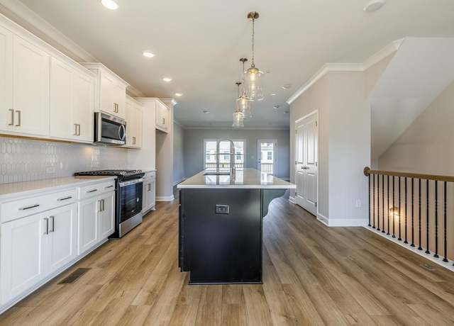 Property at 1980 Deco Dr, Kennesaw, GA 30144, 3 beds, 3.5 baths