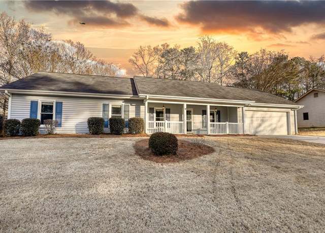 Property at 758 Shoreline Trl SE, Conyers, GA 30094, 3 beds, 2 baths