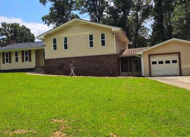 Property at 6298 N Summers Cir, Douglasville, GA 30135, 5 beds, 3 baths