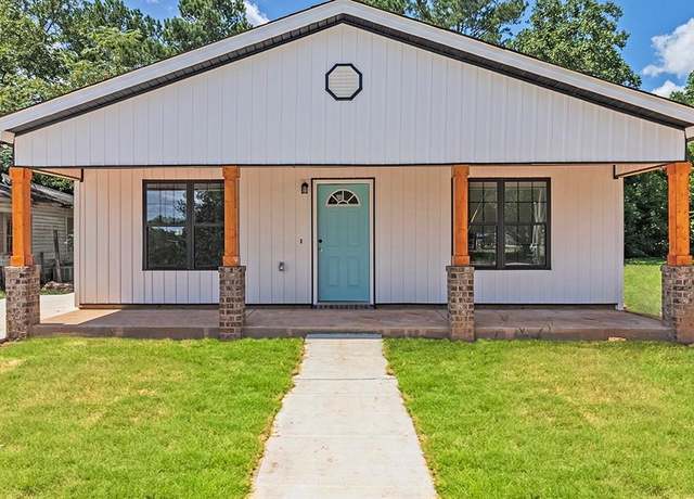 Property at 314 Chestnut St, Fort Valley, GA 31030, 4 beds, 2 baths