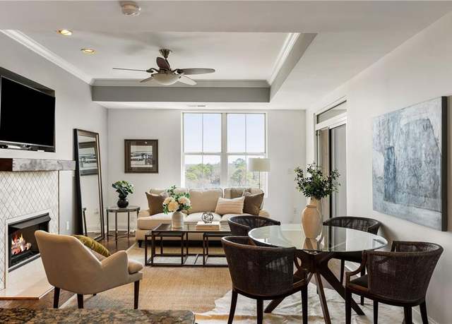 Property at 2881 Peachtree Rd NE #702, Atlanta, GA 30305, 2 beds, 2 baths