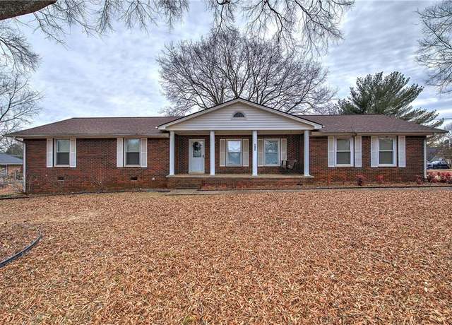 Property at 704 S Bartow St, Cartersville, GA 30120, 4 beds, 3 baths