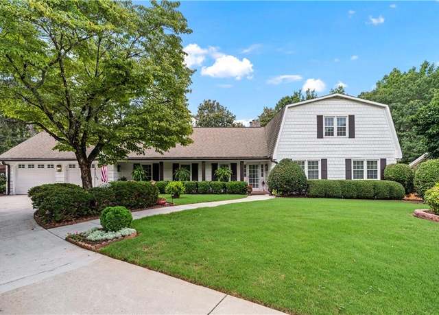 Property at 200 Bent Grass Dr, Roswell, GA 30076, 5 beds, 3 baths