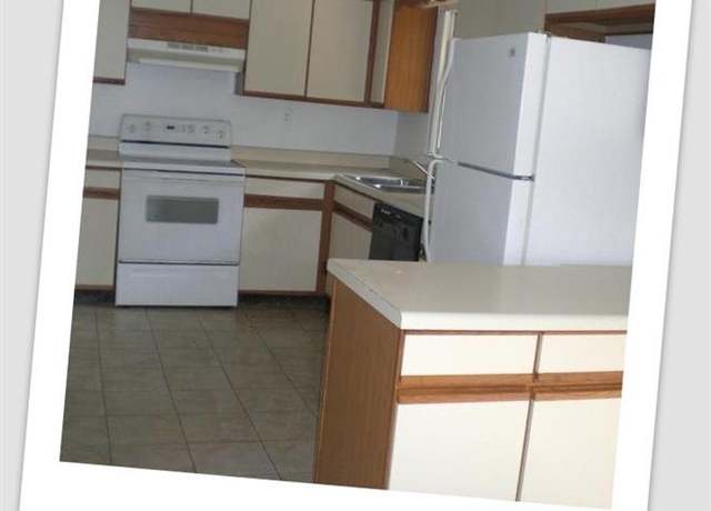 Property at 3813 Clubhouse Dr, Gainesville, GA 30501, 3 beds, 3 baths