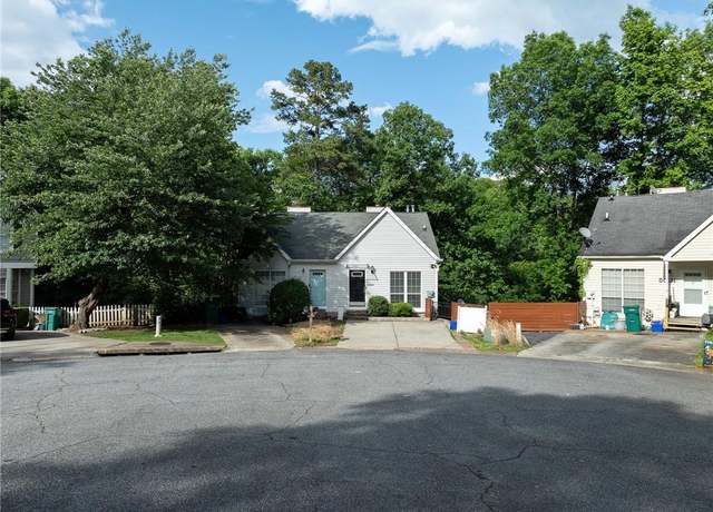 Property at 5029 David Pl, Smyrna, GA 30082, 2 beds, 2 baths