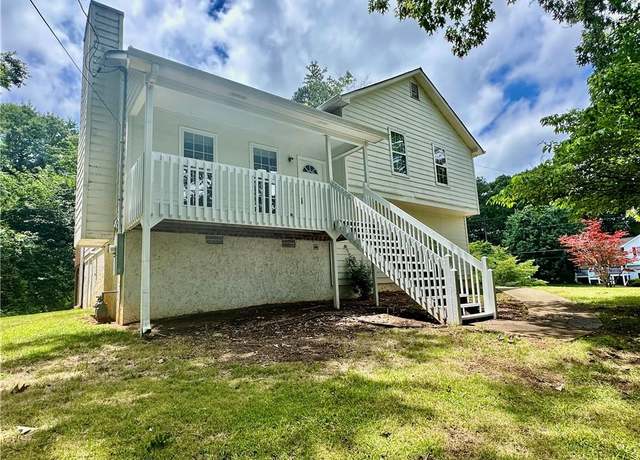 Property at 186 Grapevine Dr, Douglasville, GA 30134, 3 beds, 2 baths