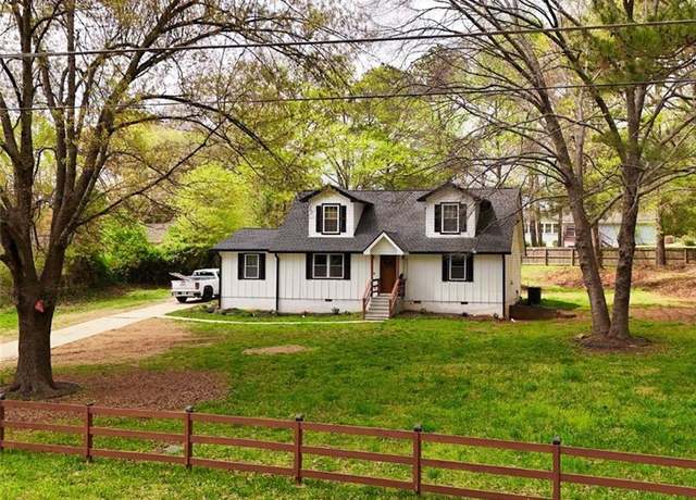 Property at 2638 Cleburne Pkwy, Powder Springs, GA 30127, 4 beds, 2 baths