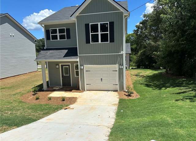 Property at 23 Taylor St, Toccoa, GA 30577, 3 beds, 2.5 baths