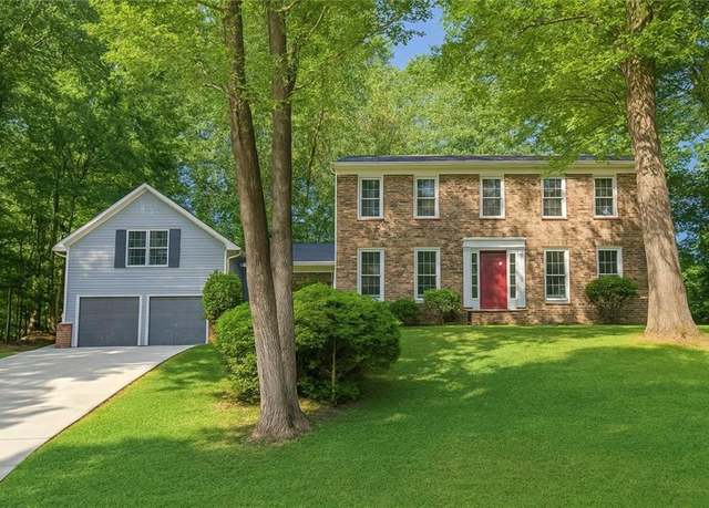 Property at 1042 Hidden Hollow Dr, Marietta, GA 30068, 4 beds, 4.5 baths