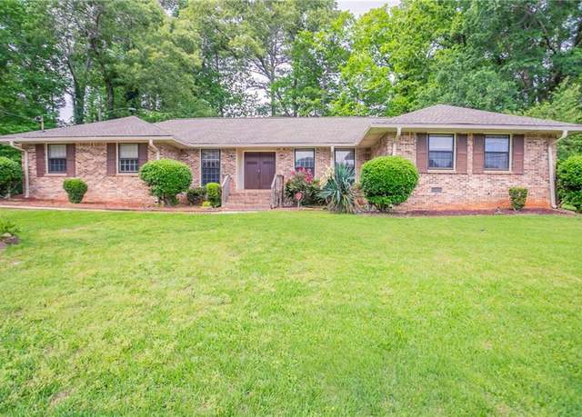 Property at 2020 Buckingham Ct, Decatur, GA 30035, 3 beds, 2 baths