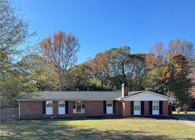 Property at 100 Wilson Dr, Commerce, GA 30529, 3 beds, 2 baths