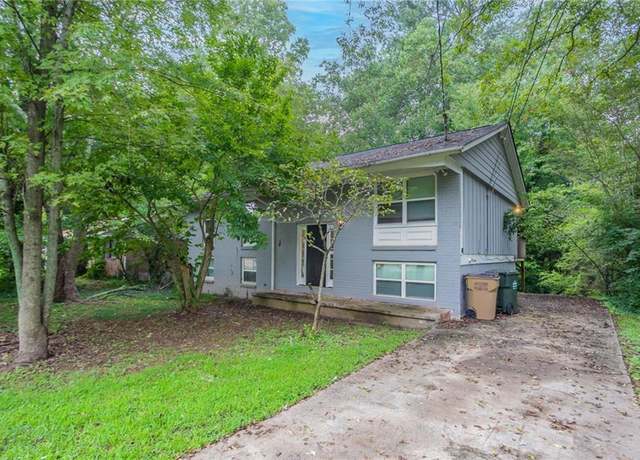 Property at 8229 Queens Dr, Jonesboro, GA 30238, 3 beds, 2 baths