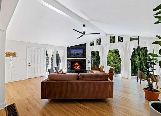 Property at 579 Fielding Ln, Atlanta, GA 30311, 5 beds, 3 baths