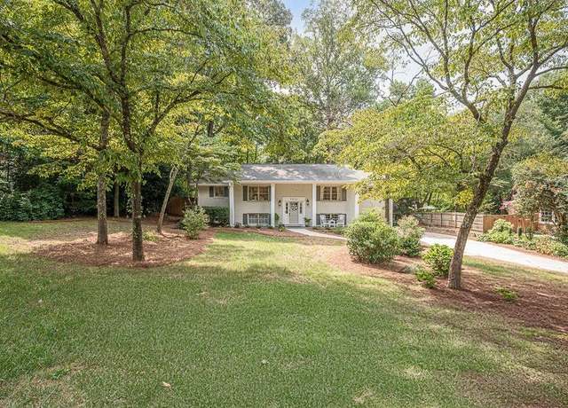 Property at 9830 La View Cir, Roswell, GA 30075, 4 beds, 3 baths