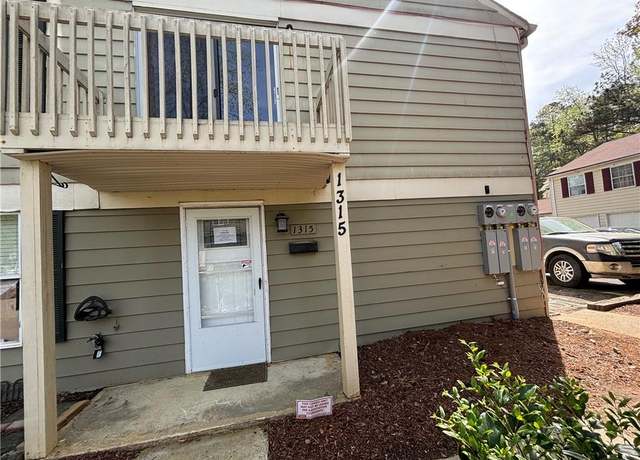 Property at 1315 Old Coach Rd SW, Marietta, GA 30008, 2 beds, 1 bath