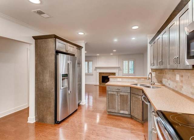 Property at 2930 Torreya Way SE, Marietta, GA 30067, 2 beds, 2 baths