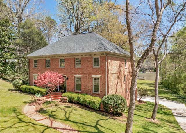 Property at 2270 Emerald Dr, Jonesboro, GA 30236, 4 beds, 3.5 baths
