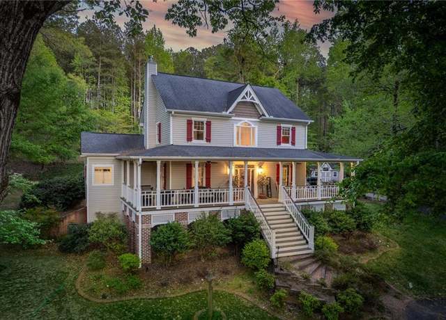 Property at 1660 Maple Ridge Dr, Loganville, GA 30052, 5 beds, 4.5 baths