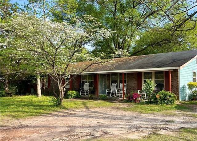 Property at 100 Oklahoma Ave, Warner Robins, GA 31093, 4 beds, 1.5 baths