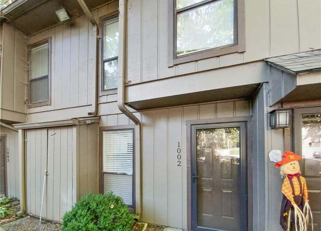 Property at 1002 Cumberland Ct SE, Smyrna, GA 30080, 2 beds, 1 bath