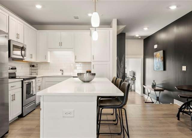 Property at 2030 Main St NW #207, Atlanta, GA 30318, 2 beds, 2.5 baths