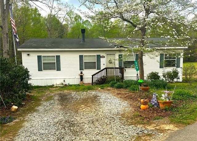 Property at 350 Kitty Hawk Ln, Clarkesville, GA 30523, 2 beds, 2 baths